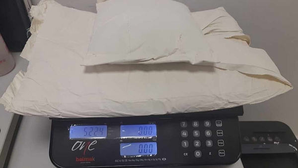 Acreana é presa no Aeroporto de Brasília com quase 6 quilos de cocaína presos ao corpo