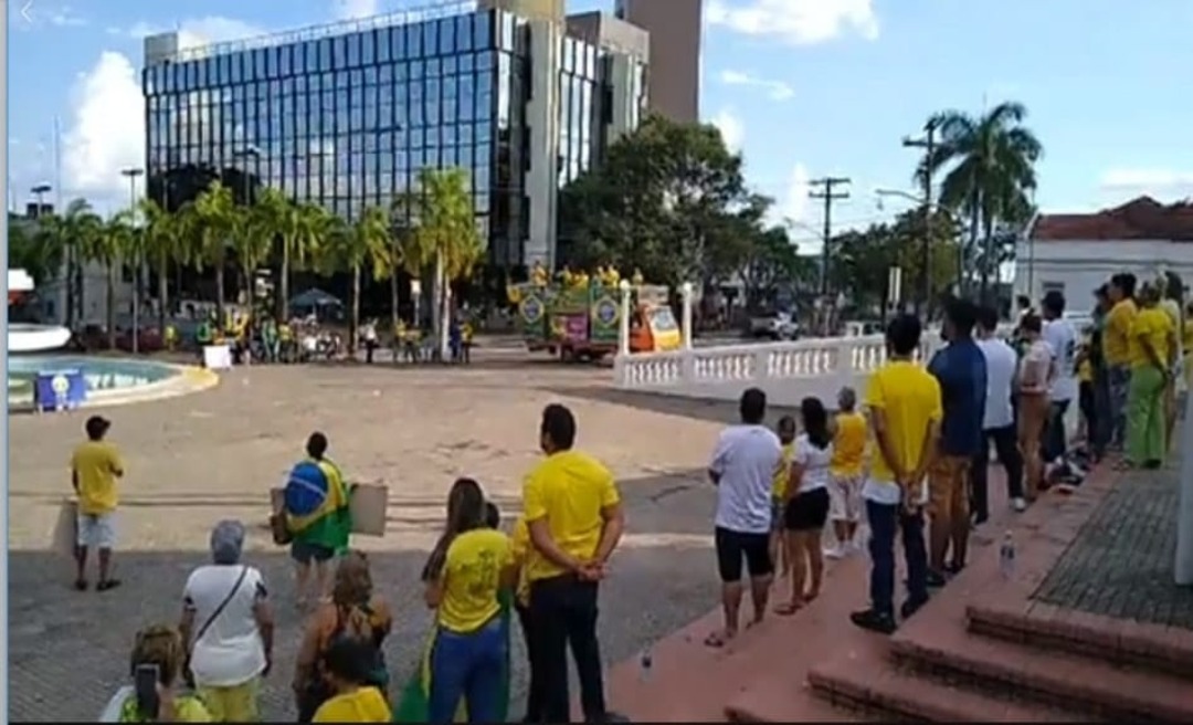 Ato a favor do governo Bolsonaro em Rio Branco não conseguiu reunir 100 pessoas 