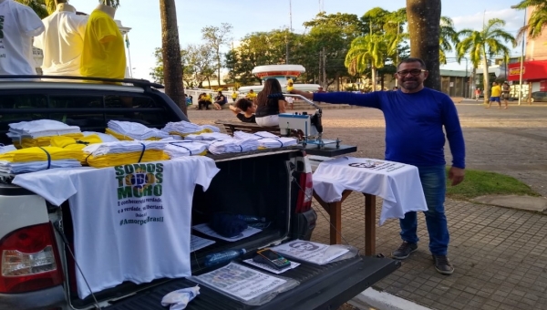 Dono de malharia lucra com venda de camisas pró-Bolsonaro durante manifestação em Rio Branco