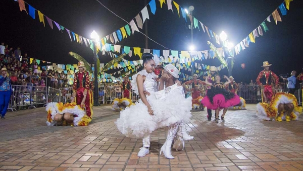 Última noite do Arraial Cultural é marcada pelo sucesso de público e organização