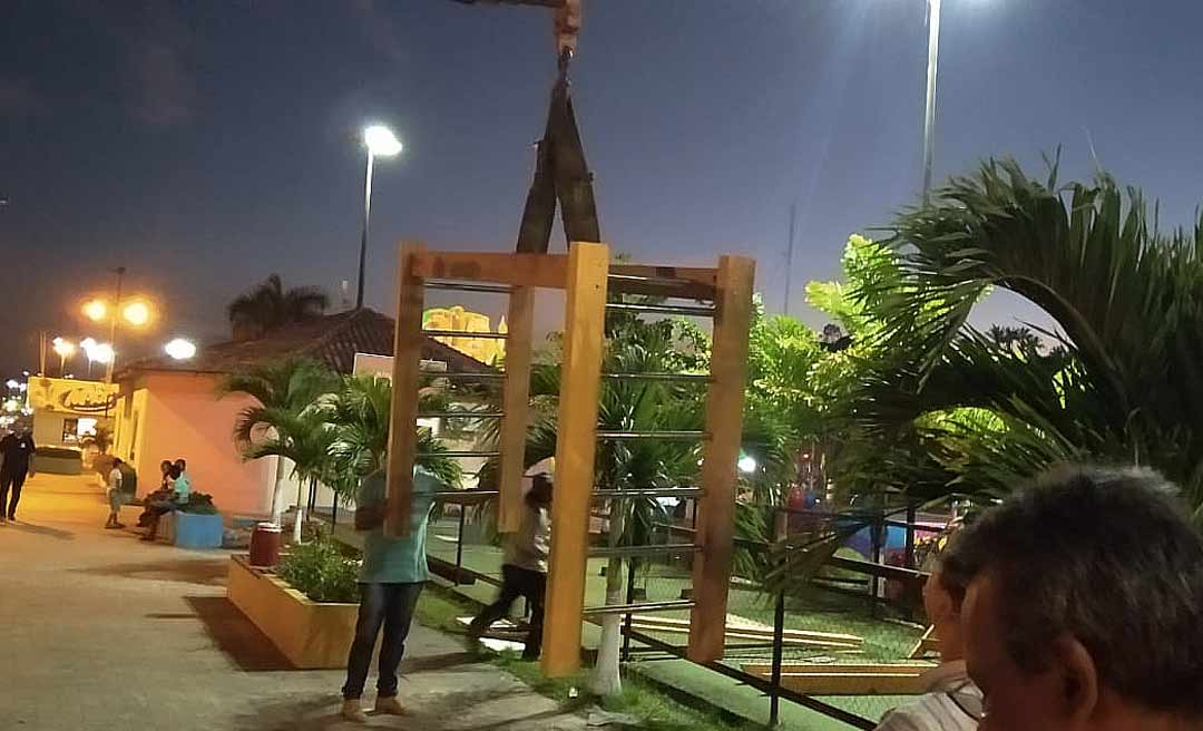 Prefeitura de Cruzeiro do Sul realiza reforma dos brinquedos da Praça Orleir Cameli