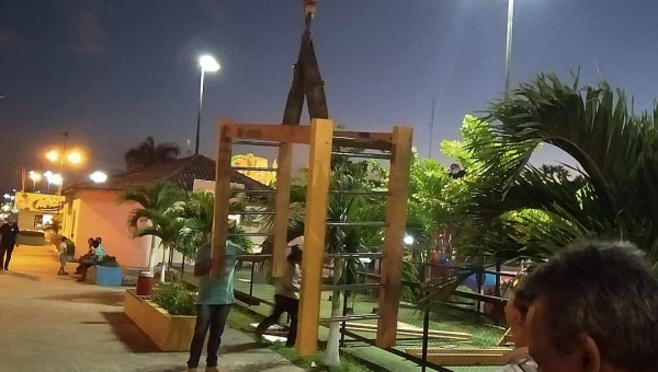 Prefeitura de Cruzeiro do Sul realiza reforma dos brinquedos da Praça Orleir Cameli