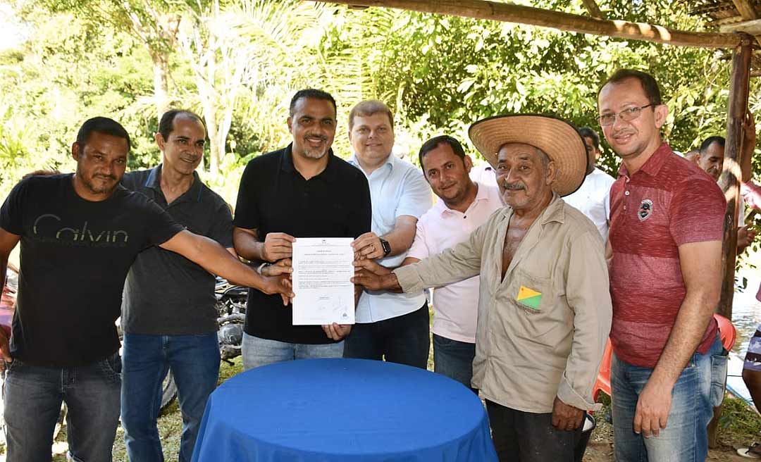 Ilderlei Cordeiro dá início a obra de pavimentação do acesso à comunidade do Crôa