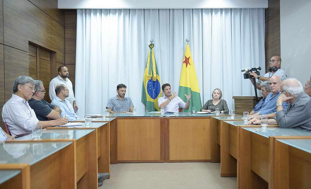 Gladson anuncia a retomada de mais de 100 obras que estavam paradas no estado