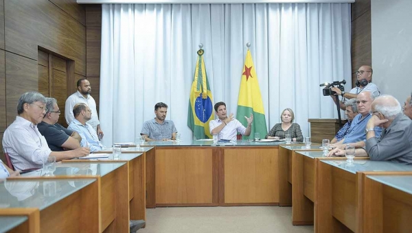 Gladson anuncia a retomada de mais de 100 obras que estavam paradas no estado