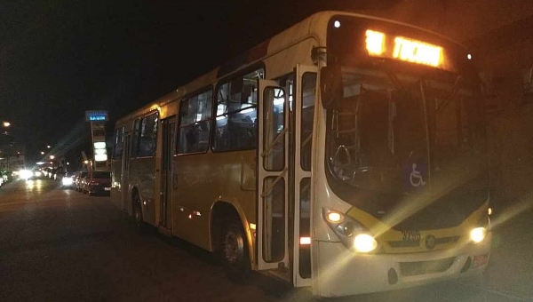 Criminosos fazem arrastão no ônibus que faz a linha do Tucumã e levam tudo dos passageiros e motorista