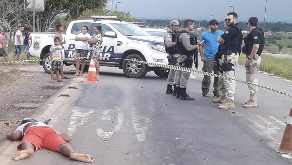 Assaltante morre em troca de tiros com policial na Vila Custódio Freire, em Rio Branco