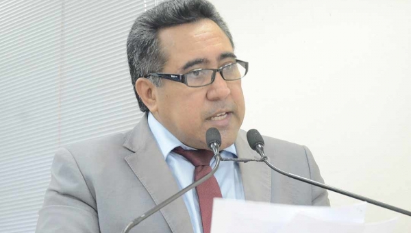 Vereador Jakson Ramos defende projeto de eficiência energética municipal com lâmpadas de LED