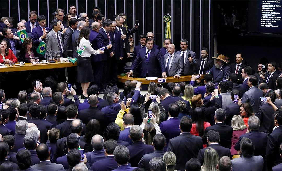 Deputados aprovam texto-base da reforma da Previdência por 379 votos a 131