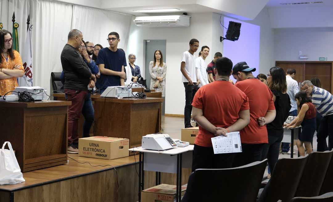 TRE-AC treina mesários que irão atuar na eleição da 2ª edição do Projeto Jovem Parlamentar Acreano