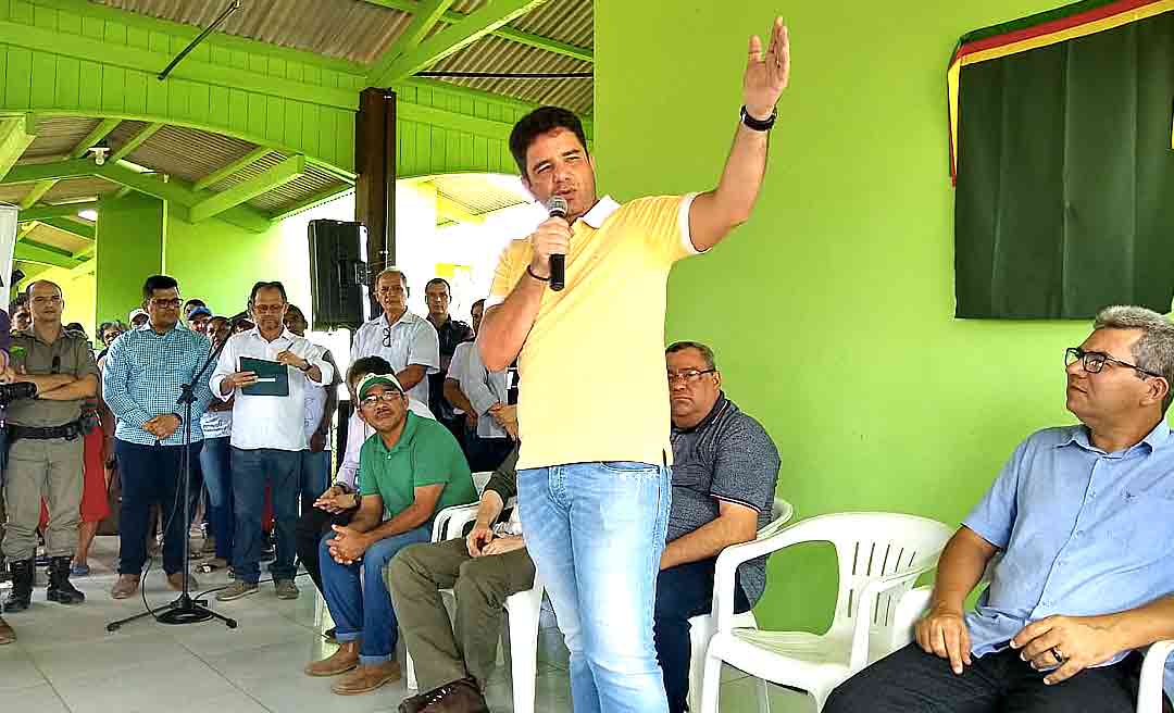 Governador Gladson entrega escola na Resex Cazumbá em Sena Madureira