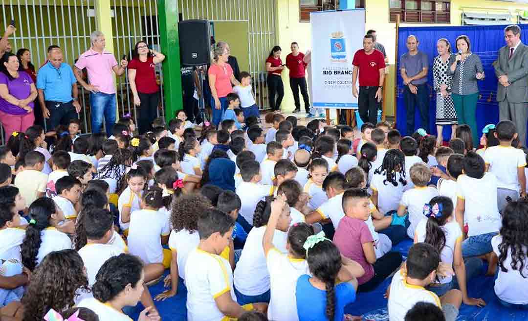 Prefeita Socorro Neri entrega obras de revitalização da Escola Ismael Gomes