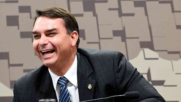 Toffoli atende a Flávio Bolsonaro e suspende investigações baseadas no Coaf