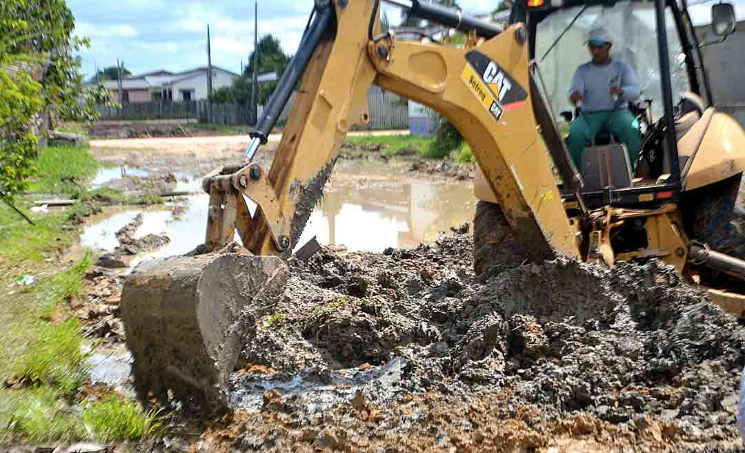 Obras de infraestrutura urbana do governo geram emprego e renda em Feijó