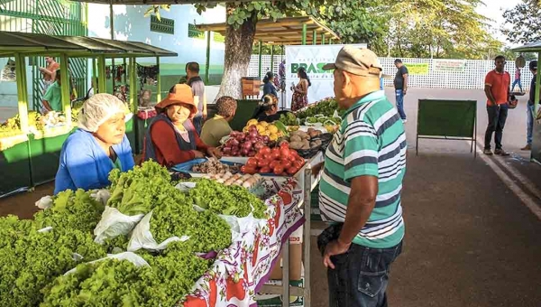 Feira da Agricultura Familiar volta a ser realizada no centro de Brasileia