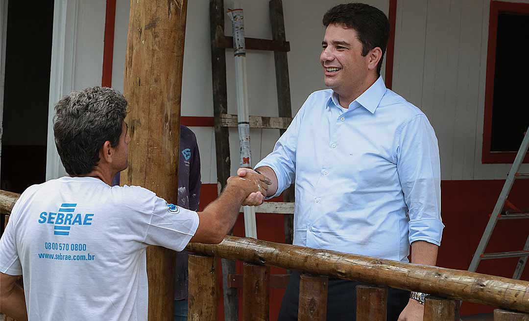 Gladson visita construções de estandes e agradece a trabalhadores da Expoacre