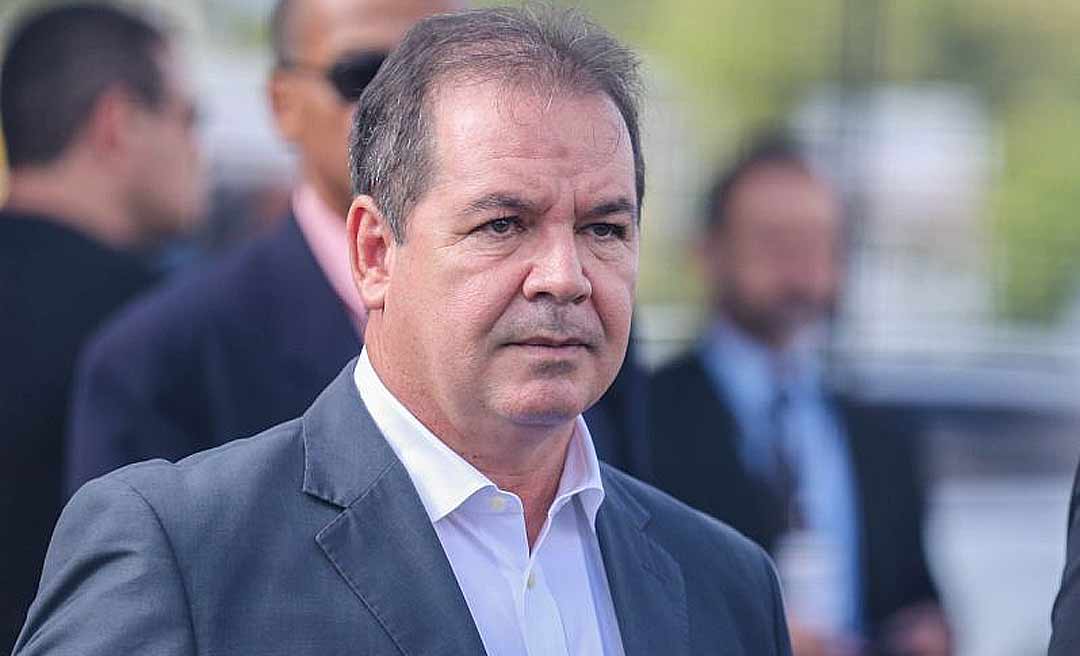 Justiça suspende processo de Tião Viana contra jornalista que chamou ex-governador de 'coiote'