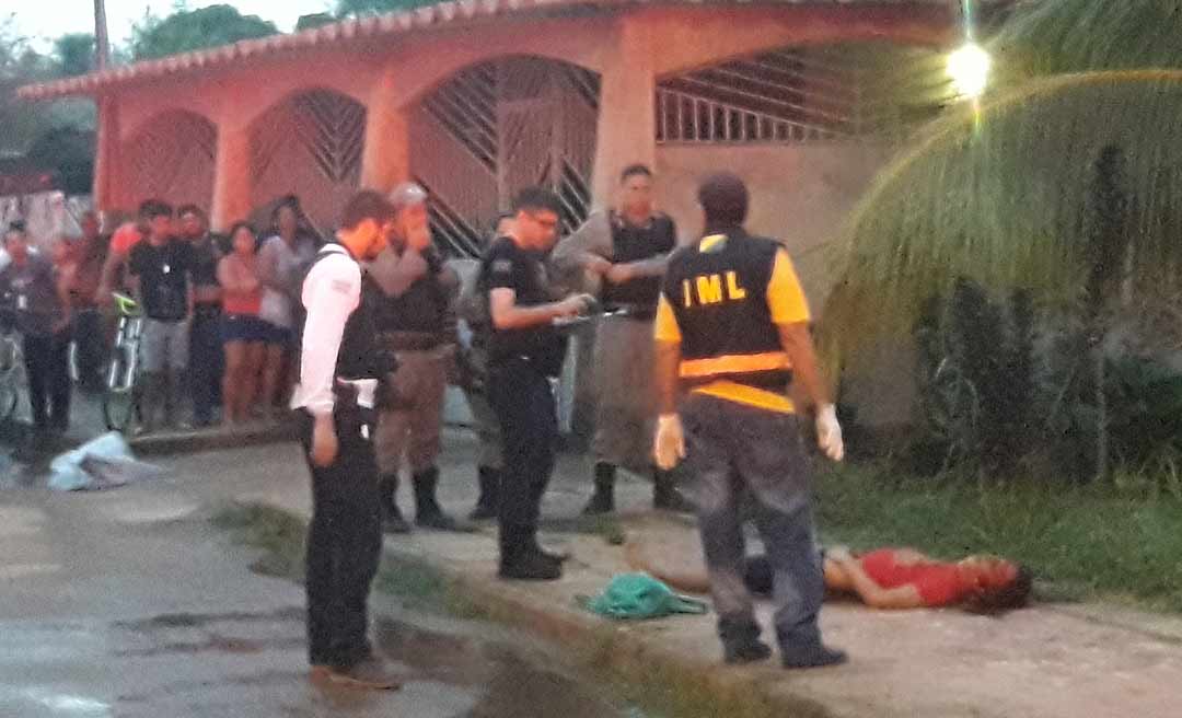 Em final de tarde sangrento, jovem é morto com três tiros na cabeça no João Eduardo