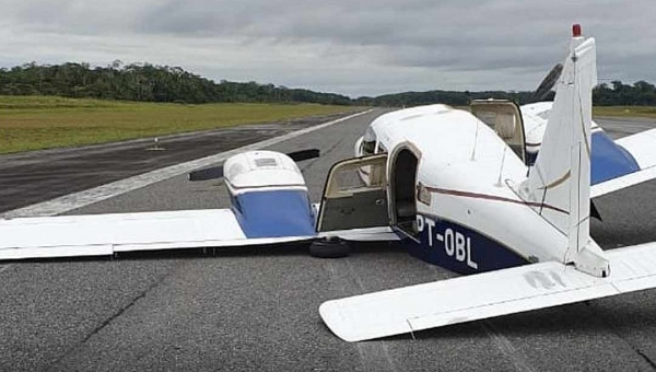 Avião aterrissa ‘de barriga’ após trem de pouso quebrar em Cruzeiro do Sul