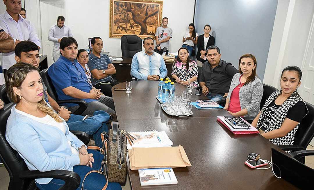 Ilderlei Cordeiro dialoga com médicos sobre viabilidade do tratamento de equoterapia