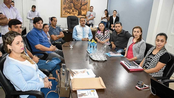 Ilderlei Cordeiro dialoga com médicos sobre viabilidade do tratamento de equoterapia