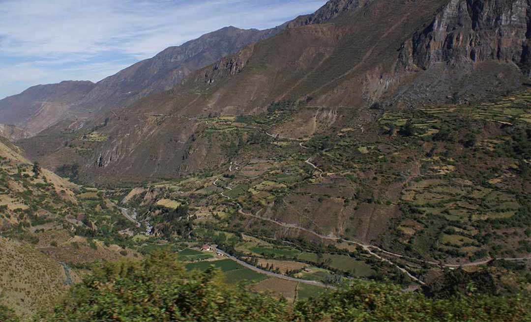 Acidente de ônibus na noite do último domingo deixa pelo menos 19 mortos no Peru