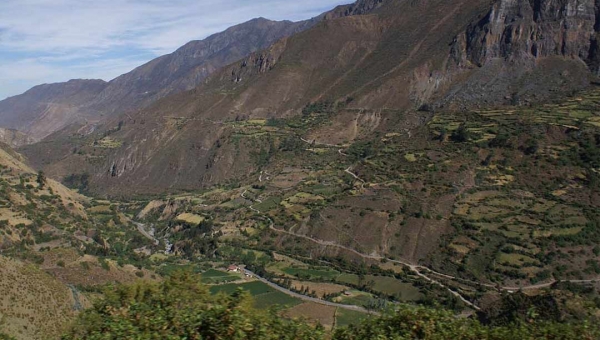 Acidente de ônibus na noite do último domingo deixa pelo menos 19 mortos no Peru