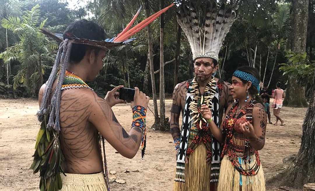 Jovens indígenas promovem ações de comunicação no Festival Atsá Puyanawa