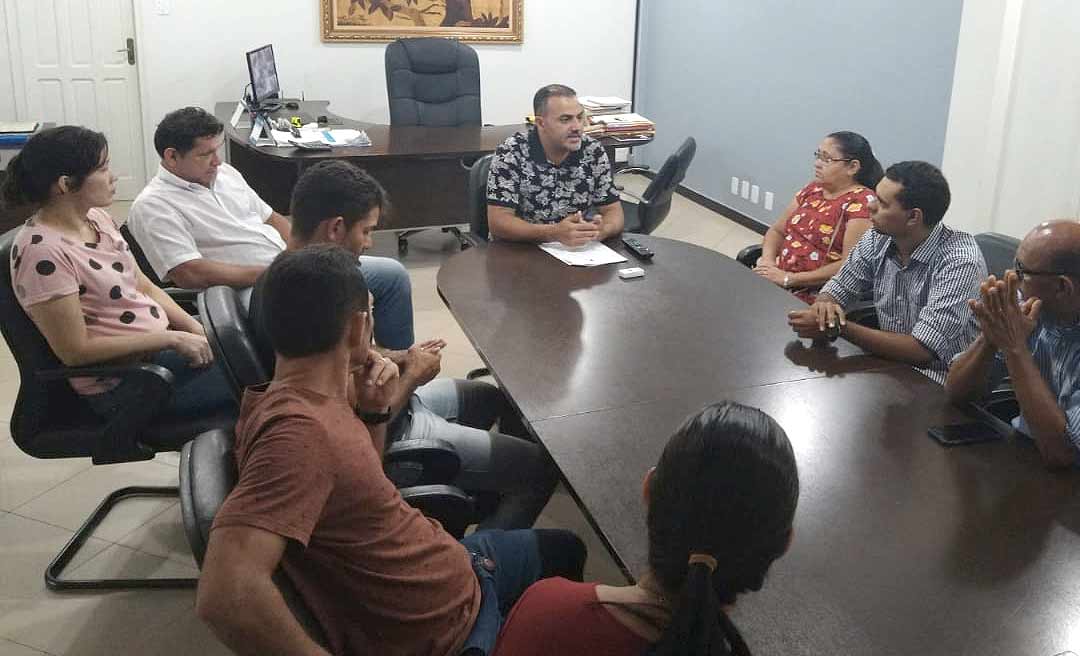 Prefeito Ilderlei Cordeiro dialoga com comerciantes do Mercado Joãozinho Melo