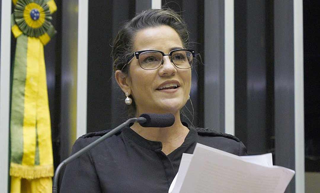 Mara Rocha pressiona Gladson por contratar serviços de aeronave por R$ 5,2 milhões