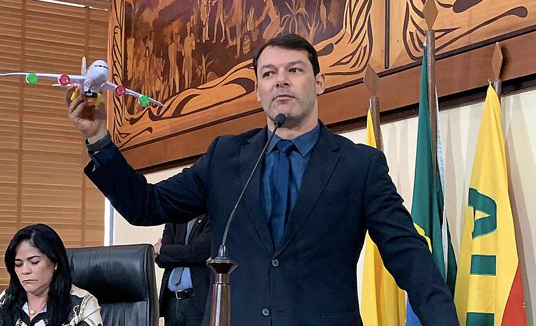 'A população não pode andar de jatinho, mas o governador vai andar', dispara Roberto Duarte 