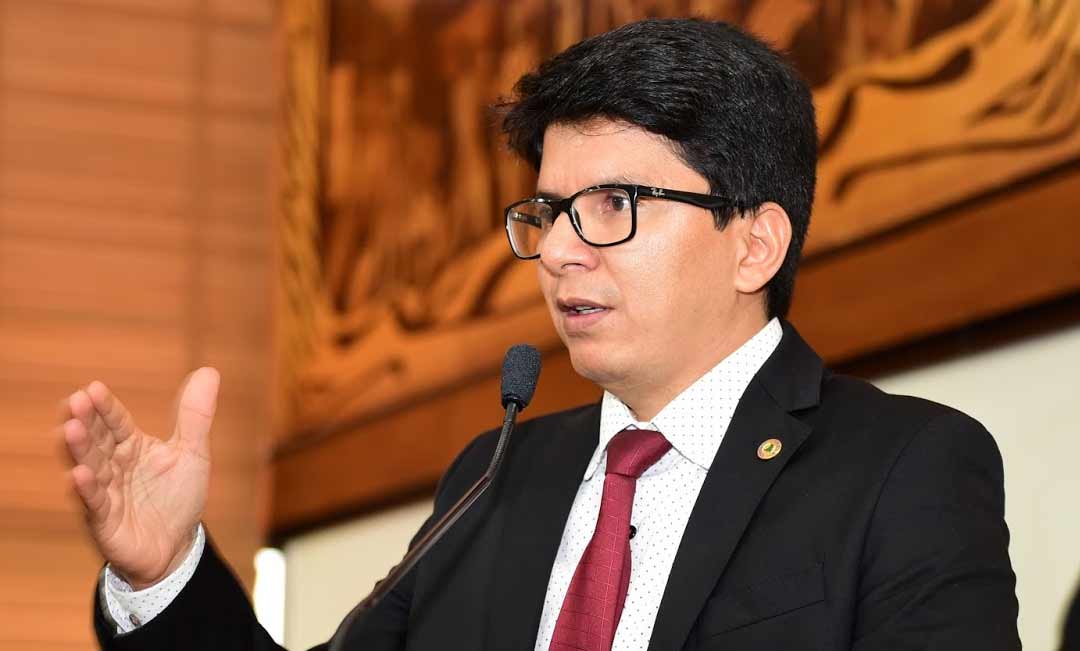 Jenilson cobra política eficiente da secretária de Saúde e critica a retirada de médicos da Fundacre