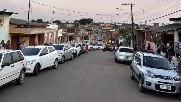 Após morte de motorista de Uber em Rio Branco, colegas fazem carreata em protesto pedindo segurança