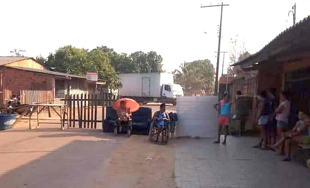 Moradores do Taquari fecham rua em protesto por causa de corte de energia