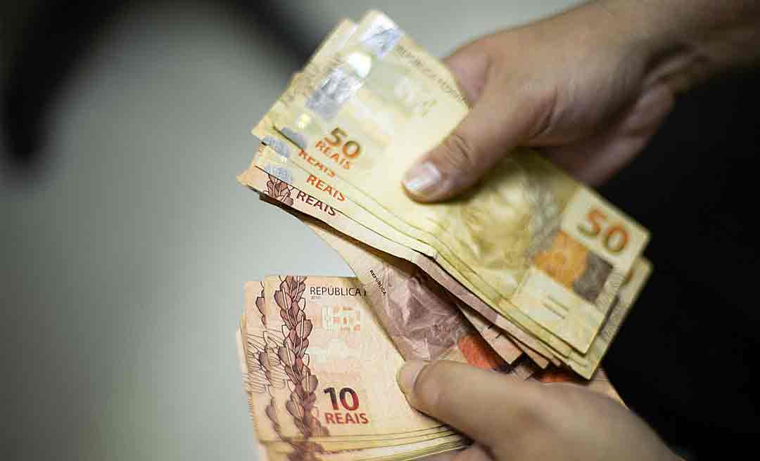 Aprovada em comissão, LDO prevê salário mínimo de R$ 1.040 em 2020