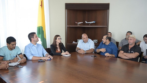 Estado garante apoio a taxistas e reforço na fiscalização