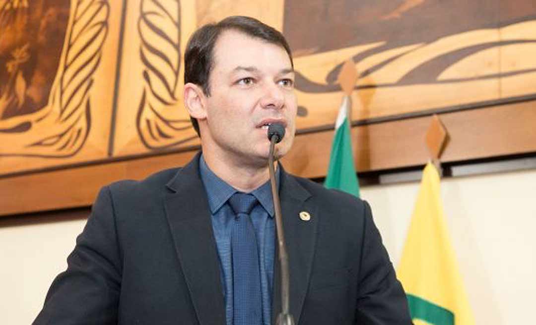 No Acre, lei de autoria de Roberto Duarte proíbe cobrança de taxa de religação de água e luz