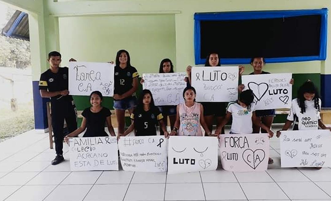 Alunos de escola em Tarauacá promovem ato em solidariedade aos estudantes do Colégio Acreano