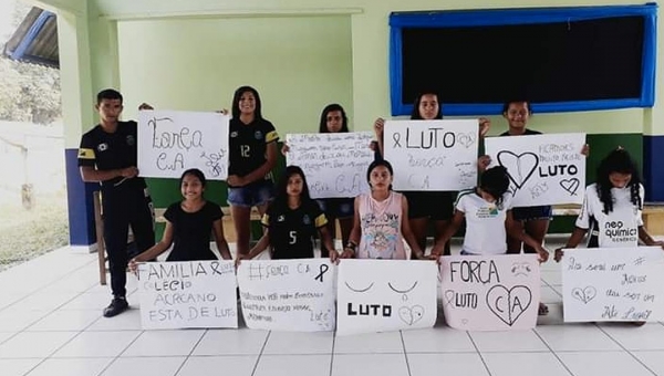 Alunos de escola em Tarauacá promovem ato em solidariedade aos estudantes do Colégio Acreano