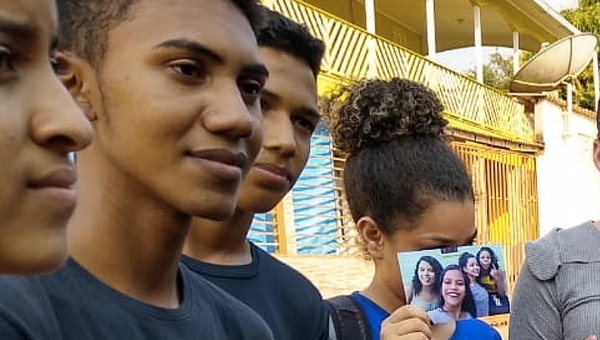 "O pai dela não queria que ela viajasse", dizem colegas de sala e amigos de estudante que morreu em acidente