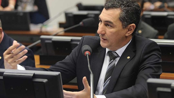 Jesus Sérgio convida ministros para debaterem temas de interesse da população do Acre