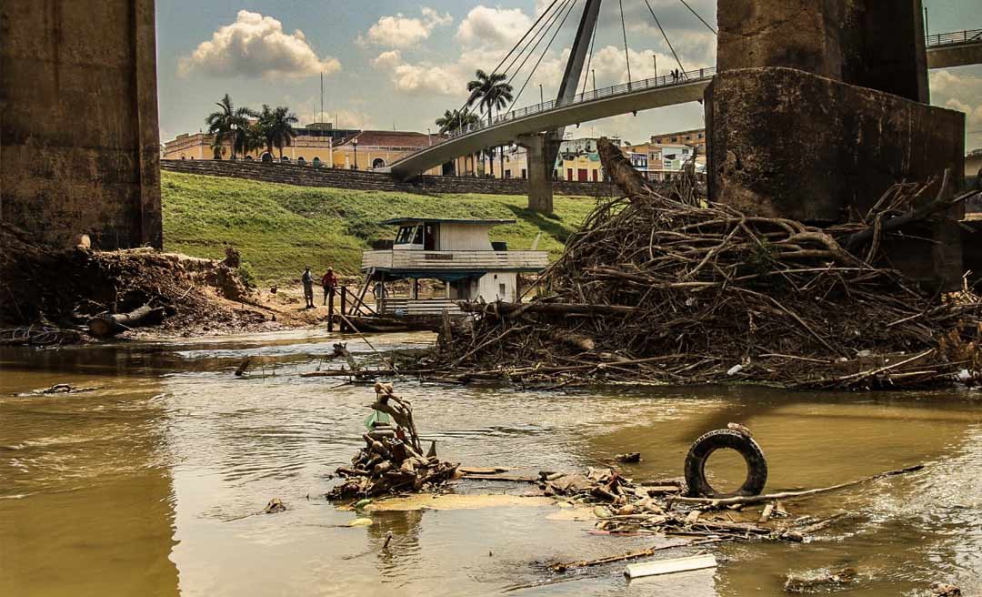 Fotojornalista acreano mostra em vídeo e fotos, poluição no rio Acre em Rio Branco; Veja