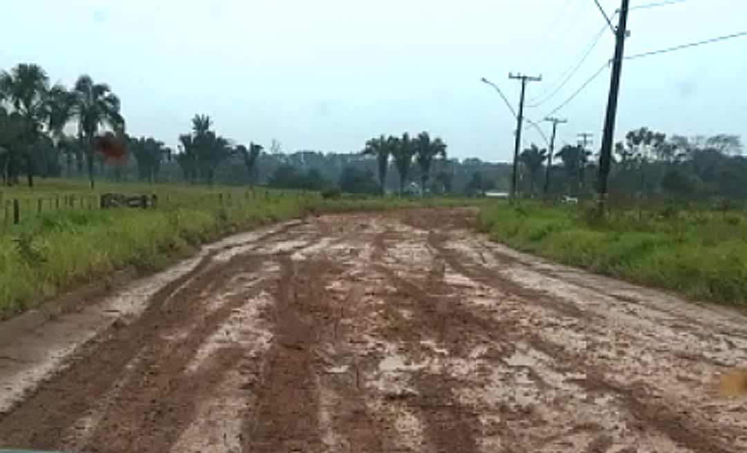 Internauta mostra estrada do aeroporto de Feijó em péssimas condições após a chuva desta terça-feira