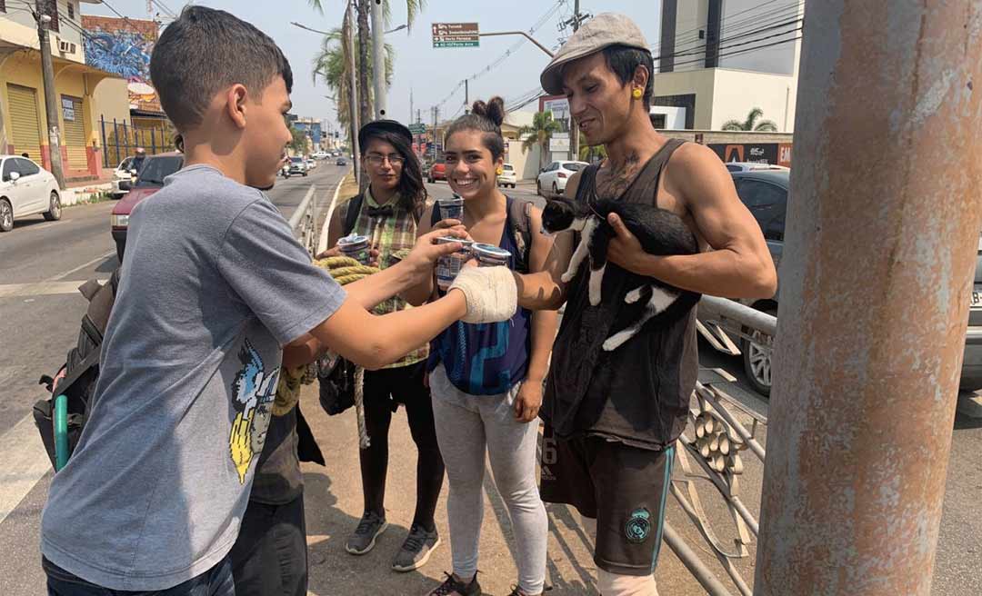 Igreja evangélica distribui água mineral de graça em Rio Branco