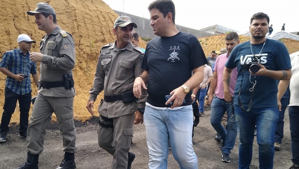 Vestido de COE, Gladson inaugura Centro de Treinamento de Tiro Policial da PM de Cruzeiro do Sul