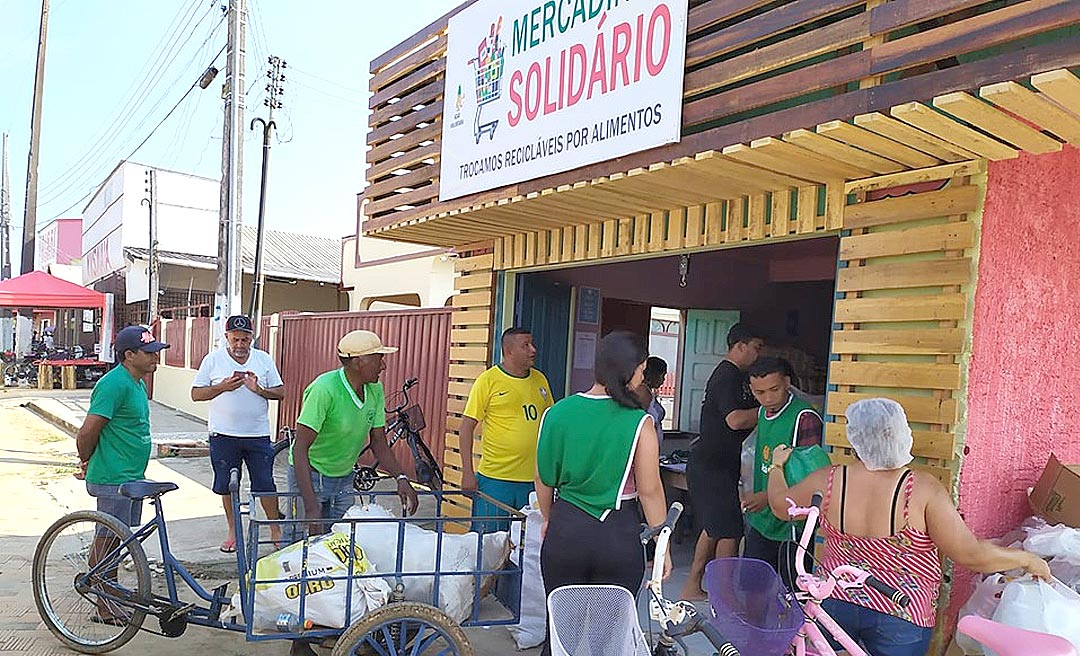 Empresário cria projeto ambiental que troca lixo reciclável por alimentos em Tarauacá