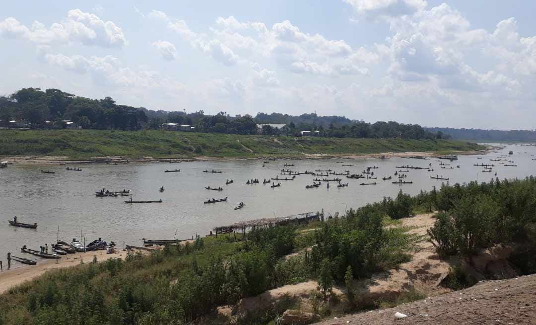 Piracema atrai enorme quantidade de pescadores ao rio Purus em Boca do Acre