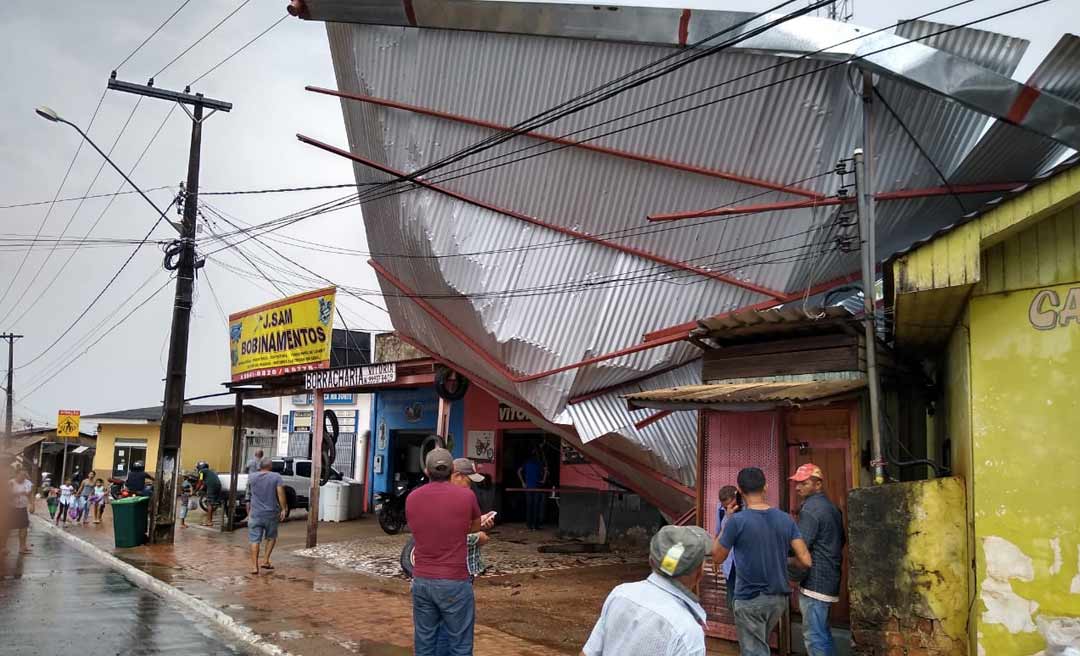 Temporal destrói coberturas e derruba árvores; moradores de bairros relatam chuva de granizo