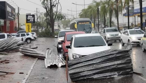 Vídeos em diferentes regiões de Rio Branco mostram o estrago provocado por temporal; assista