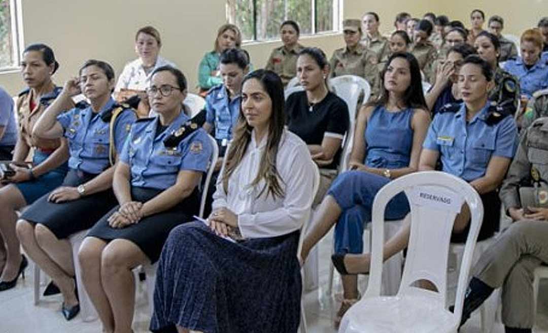 Primeira-dama participa de café da manhã com militares femininas